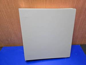 lot 383 image: Binder of 1990-1991 Upper Deck NHL Cards.  Unknown if complete but there are A LOT of cards in the binder