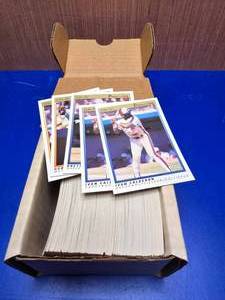 lot 412 image: Box of 1991 O-Pee-Chee Premier Baseball Cards