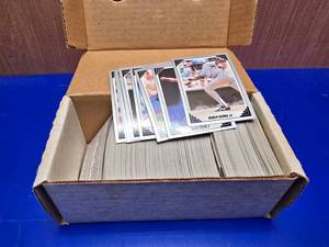 lot 413 image: Box of 1991 Leaf Baseball Cards