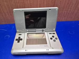 lot 463 image: Nintendo DS.  Untested