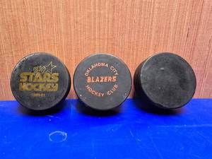 lot 468 image: Lot of 3 Hockey Pucks