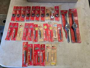 lot 261 image: NEW Lot of 29 Vermont American Made in USA Taps, Dies & Die Stocks