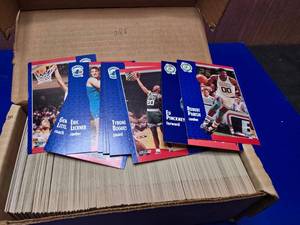 lot 387 image: Box of 1991-1992 Fleer NBA Cards
