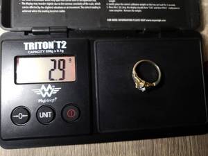 lot 17 image: RING STAMPED 18K (WEIGHS 2.9 GRAMS)