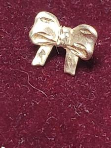 lot 21 image: EARRING STAMPED 14K (WEIGHS 0.1 GRAMS)