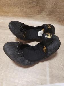 lot 44 image: MICHAEL KORS BALLET SHOES SIZE 7.5