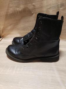lot 61 image: BLACK BOOTS