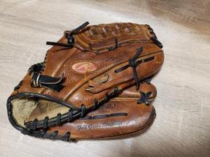 lot 63 image: RAWLINGS FASTBACK MODEL 12 12 INCH