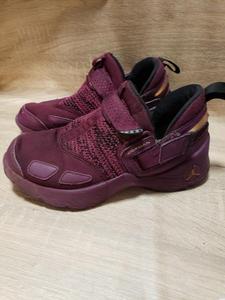 lot 64 image: JORDAN SHOES SIZE 6.5Y