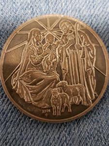 lot 11 image: 1974 FRANKLIN MINT CHRISTMAS COIN
