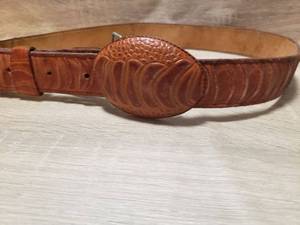 lot 47 image: JEES LEATHER BOOTS AND BELT
