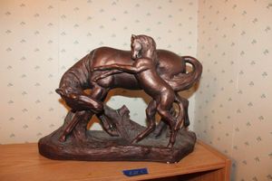 lot 1 image: Horse statue figurine. Painted bronze color.