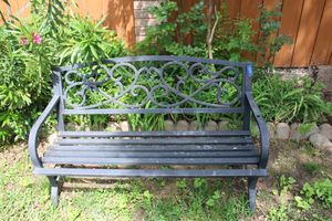lot 4 image: Outdoor garden bench