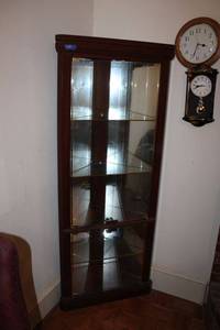 lot 5 image: Corner lighted curio cabinet with glass shelves