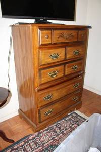 lot 13 image: Tall bedroom dresser