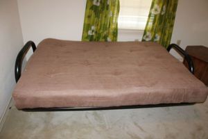 lot 125 image: Futon couch bed