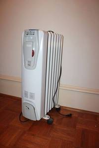 lot 41 image: Rolling portable heater by DeLonghi