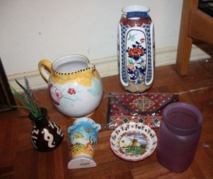 lot 169 image: Home dcor vases, yellow floral pitcher, souvenirs