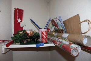 lot 71 image: Christmas wrapping and candles