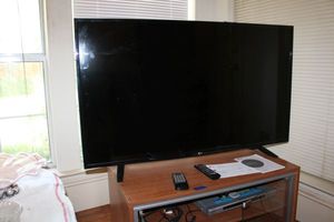 lot 54 image: LG 49 TV - model 49LH570A