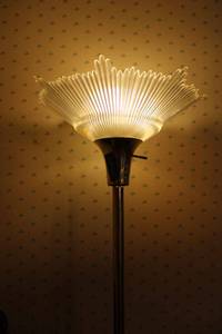 lot 86 image: Heavy floor lamp