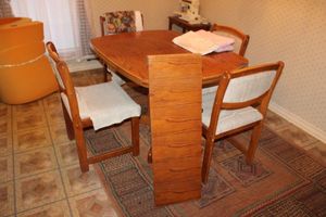 lot 88 image: Dinette table and chair set as shown