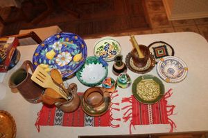 lot 93 image: Pottery bowls and dishes plus souvenirs