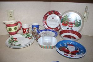 lot 103 image: Christmas plates, mugs and plastic trays