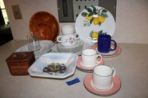 lot 104 image: Kitchen cups and plates, wooden bowls and coaster set