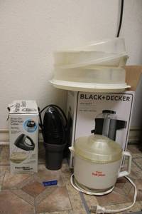 lot 75 image: Kitchen juicers and hand mixer