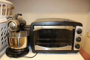 lot 78 image: Emerson toaster oven and Sunbeam mixer