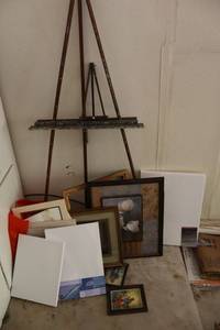 lot 133 image: Art easel, frames and canvases