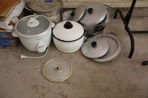 lot 135 image: Kitchen pots, stock pot, crock pot