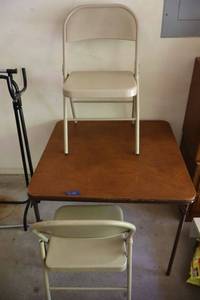 lot 138 image: Folding card table and chairs