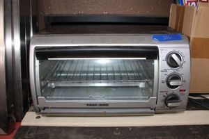 lot 216 image: Black & Decker toaster oven