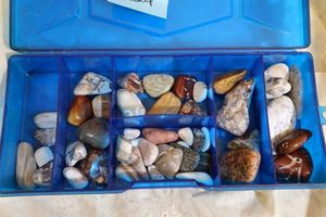 lot 224 image: Polished rock selection