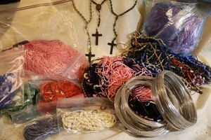 lot 225 image: Jewelry and craft making threads, wire, rosaries