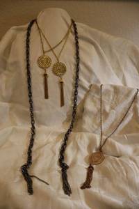 lot 230 image: Fashion jewelry tassels
