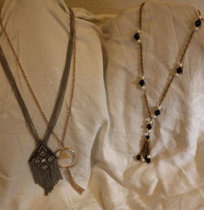 lot 231 image: Fashion jewelry tassels