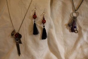 lot 233 image: Fashion jewelry tassels