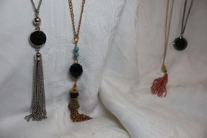 lot 234 image: Fashion jewelry tassels
