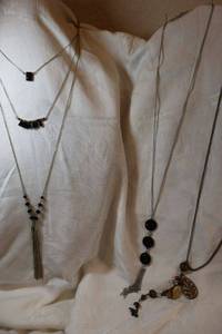 lot 235 image: Fashion jewelry tassels