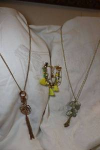 lot 239 image: Fashion jewelry tassels