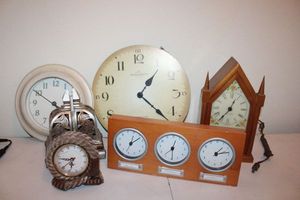 lot 220 image: Clocks and bookends as shown