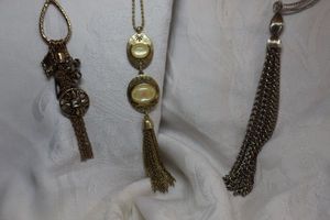 lot 242 image: Fashion jewelry tassels