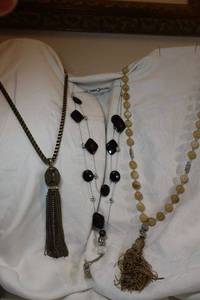 lot 249 image: Fashion jewelry tassels