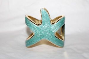 lot 269 image: Enamel fashion jewelry hinged bracelet