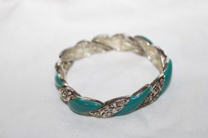 lot 272 image: Enamel fashion jewelry stretch bracelet
