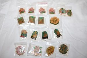 lot 281 image: Enamel fashion jewelry lapel pins