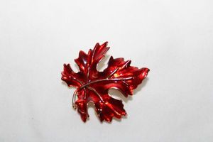 lot 288 image: Enamel fashion jewelry red leaf pin